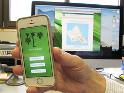 The
Pic-a-Papaya app guides users through taking and sending pictures of
ringspot-infected plants.
